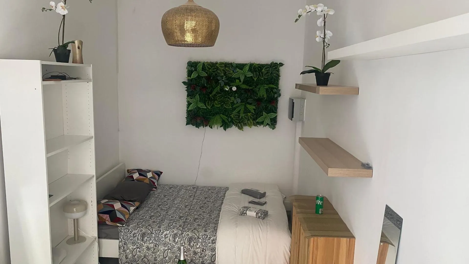 Fly City House Chatelet 0*,  Belgium