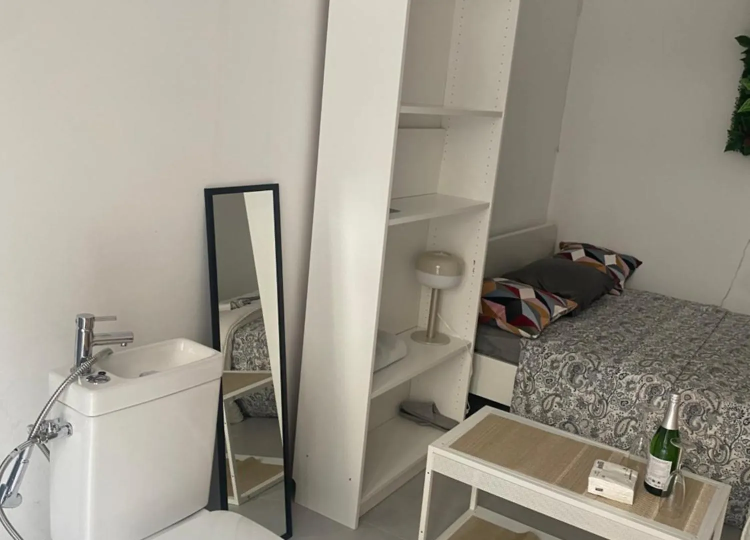 Fly City House Chatelet Capsule hotel
